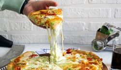 با  سه قلم مواد؛  پنیر پیتزای خونگی درست کن + طرز تهیه