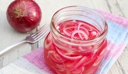 طرز تهیه ترشی پیاز قرمز حلقه ای + نکات