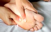 خواب رفتن زیاد دست و پا چه دلایلی میتونه داشته باشه ؟ + راهکار