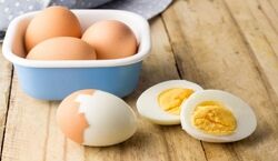 چجوری تخم مرغ آب پز کنم که پوستش ترک نخوره؟ | تخم مرغ رو اینجوری آب پز کن 