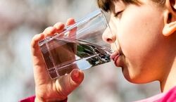 فواید نوشیدن آب | آب را این موقع بخورید، معجزه می کند! 