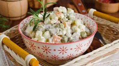 طرز تهیه سالاد روسی؛ ساده و خوشمزه | سالاد روسی رو اینجوری درست کن!؟