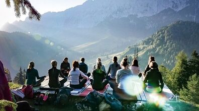 ۱۵ دقیقه تمرین صبحگاهی یوگا برای مبتدی ها + فیلم آموزشی