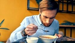 این وقت روز غذا بخوری، هم پیر میشی هم زشت! 