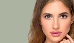 روش های کم نشان دادن سن! | چی کار کنم سنم کمتر دیده بشه؟ 