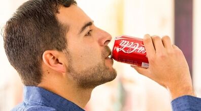 به این دلایل هرگز قوطی نوشابه رو نزن به دهنت!!!