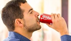 به این دلایل هرگز قوطی نوشابه رو نزن به دهنت!!!