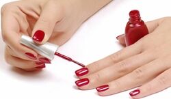 طراحی ناخن با ساده ترین وسایل ممکن در خانه + فیلم آموزشی