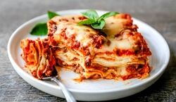 لازانیای ایتالیایی رو به روش کته ای بدون فر بپز + طرز تهیه